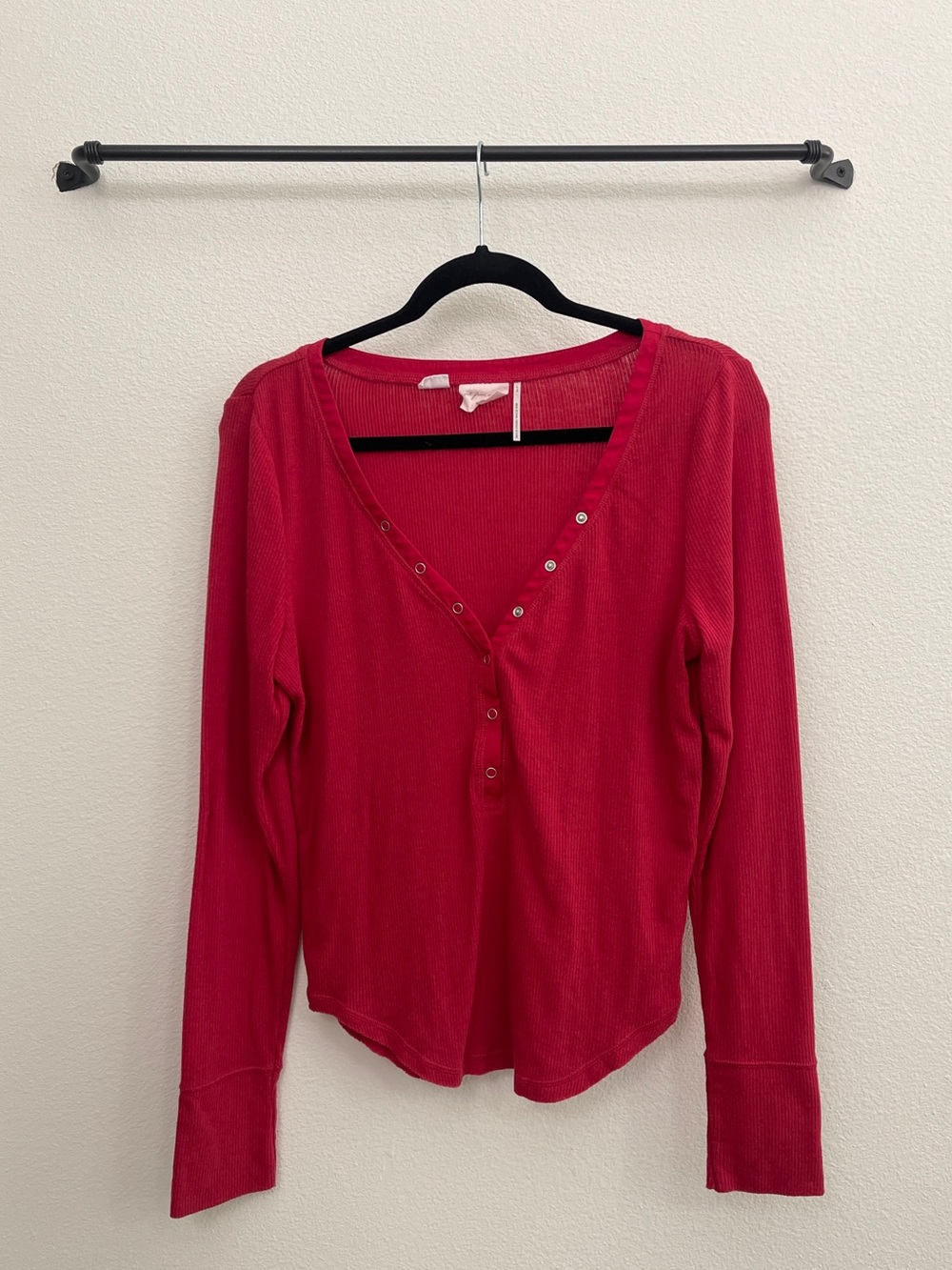 Romantic Red Ribbed Henley Long-Sleeve Top - Urban Outfitters